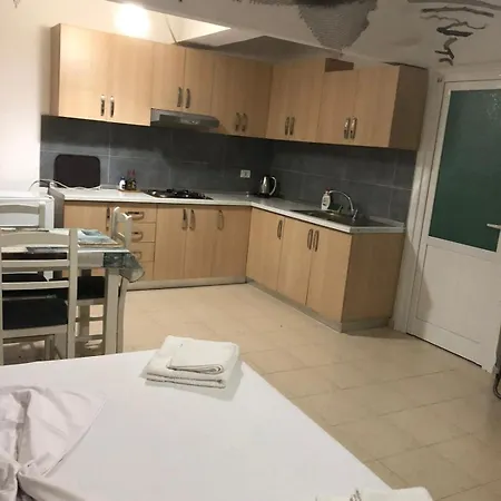 No3 Basement Prime Location Cntr شقة *