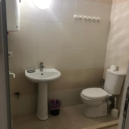 No3 Basement Prime Location Cntr شقة